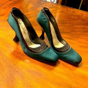Beautiful Emerald Green Heels.